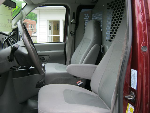 2007 Ford Econoline 2.5 S Model