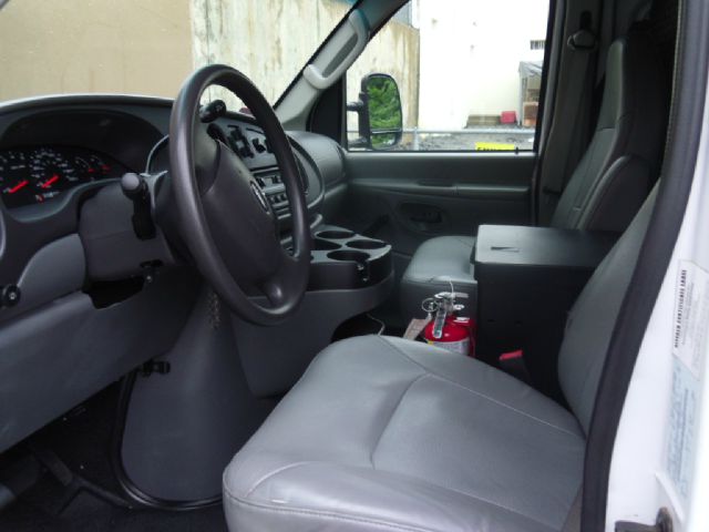 2008 Ford Econoline 4dr 4WD SLE Commercial