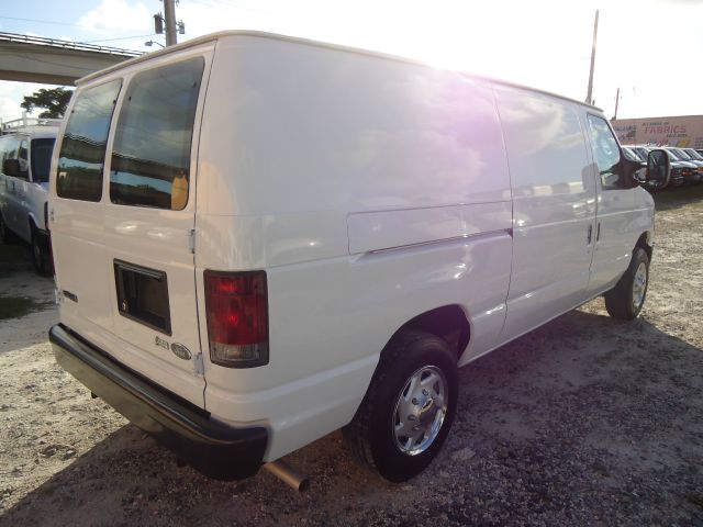 2010 Ford Econoline 4dr Sedan Luxury 3.5L AWD