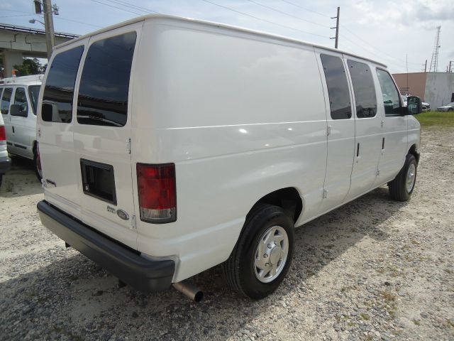 2010 Ford Econoline 4dr Sedan Luxury 3.5L AWD