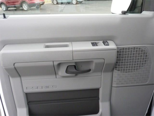 2014 Ford Econoline Sedan 1.8 S