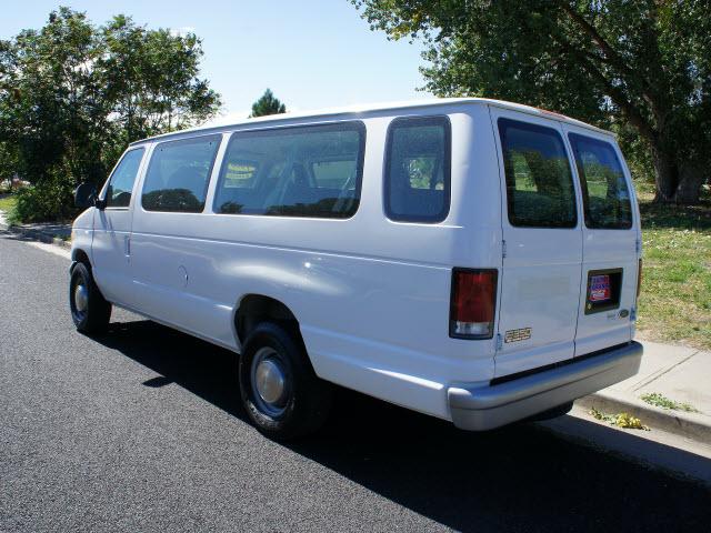 1999 Ford Econoline Wagon 4d Sedan GLS