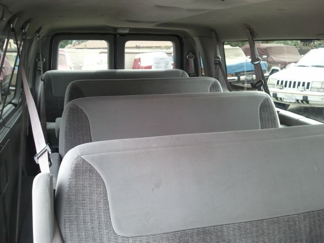 1999 Ford Econoline Wagon V8 AWD /3rd Row Seat/ Leather