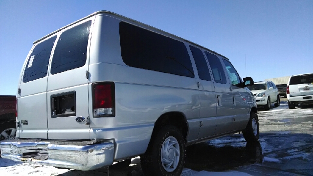 1999 Ford Econoline Wagon 1500 SLT 4X4