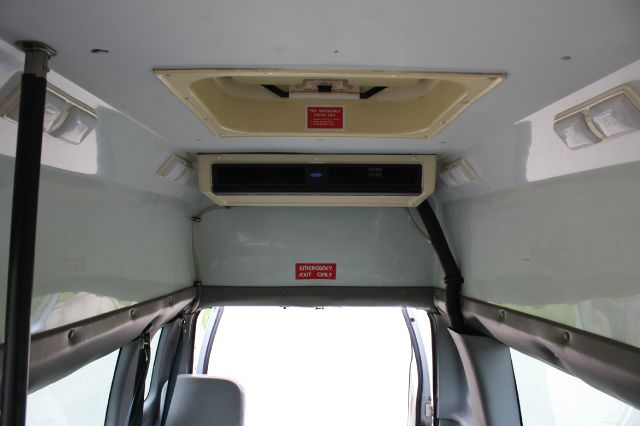 2001 Ford Econoline Wagon 4dr 4WD SLE Commercial