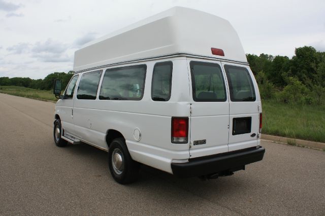 2001 Ford Econoline Wagon 4dr 4WD SLE Commercial