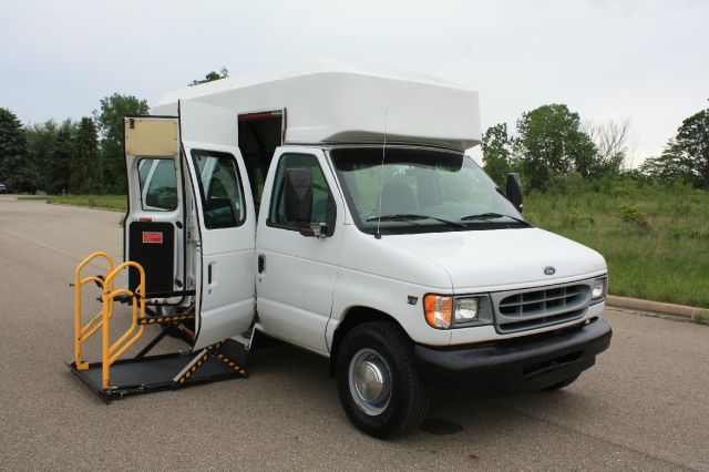 2001 Ford Econoline Wagon 4dr 4WD SLE Commercial