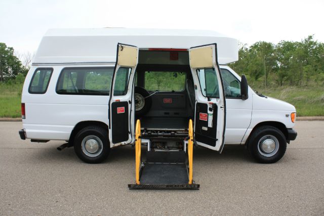 2001 Ford Econoline Wagon 4dr 4WD SLE Commercial