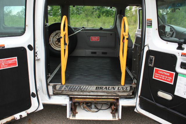 2001 Ford Econoline Wagon 4dr 4WD SLE Commercial