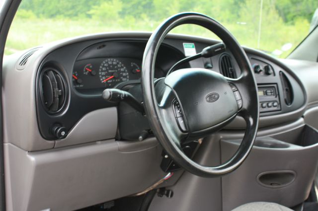 2001 Ford Econoline Wagon 4dr 4WD SLE Commercial