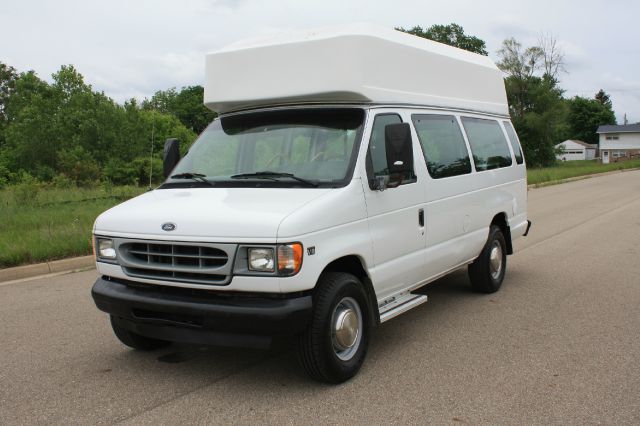 2001 Ford Econoline Wagon 4dr 4WD SLE Commercial