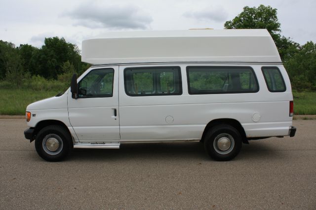 2001 Ford Econoline Wagon 4dr 4WD SLE Commercial