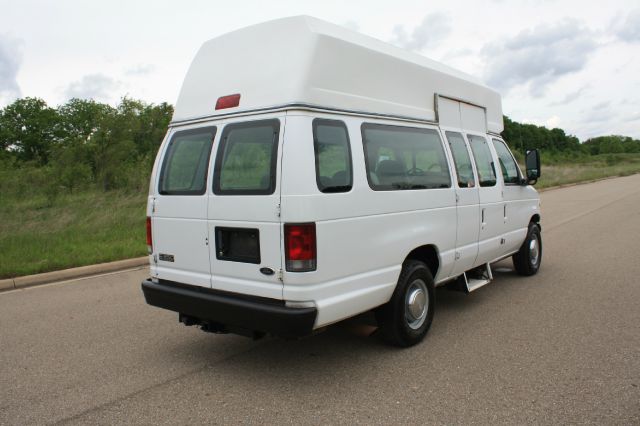 2001 Ford Econoline Wagon 4dr 4WD SLE Commercial