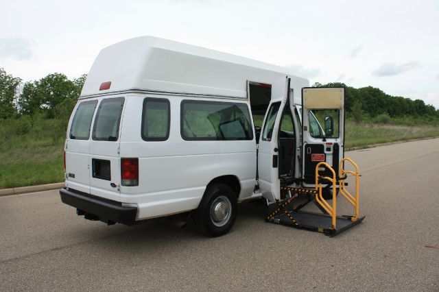 2001 Ford Econoline Wagon 4dr 4WD SLE Commercial