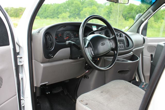 2001 Ford Econoline Wagon 4dr 4WD SLE Commercial