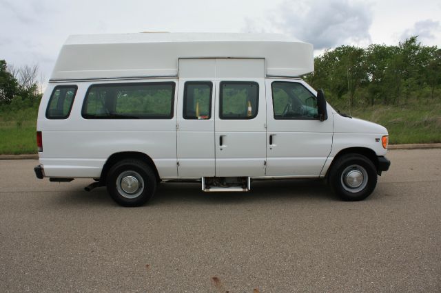 2001 Ford Econoline Wagon 4dr 4WD SLE Commercial