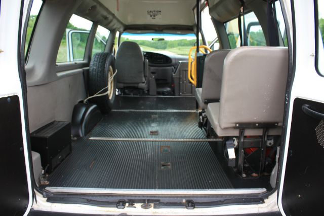 2001 Ford Econoline Wagon 4dr 4WD SLE Commercial
