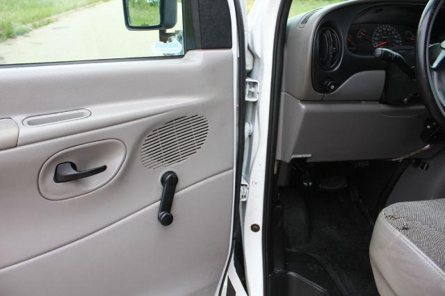 2001 Ford Econoline Wagon 4dr 4WD SLE Commercial