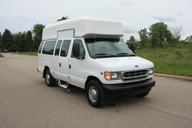 2001 Ford Econoline Wagon 4dr 4WD SLE Commercial