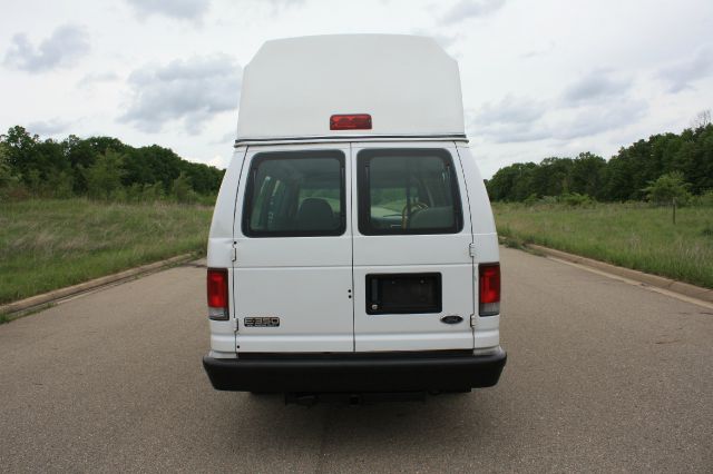 2001 Ford Econoline Wagon 4dr 4WD SLE Commercial