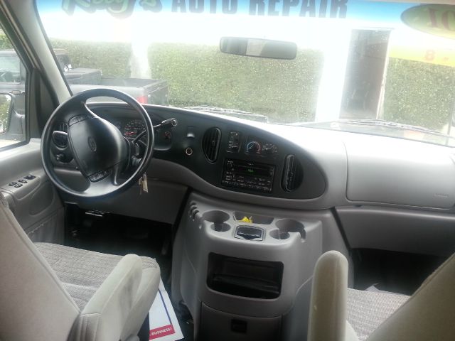 2001 Ford Econoline Wagon 4dr 4WD SLE Commercial