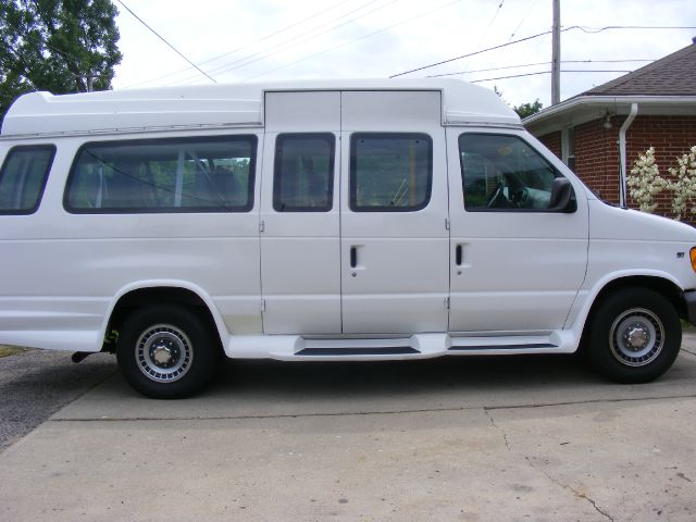 2001 Ford Econoline Wagon 4dr 4WD SLE Commercial