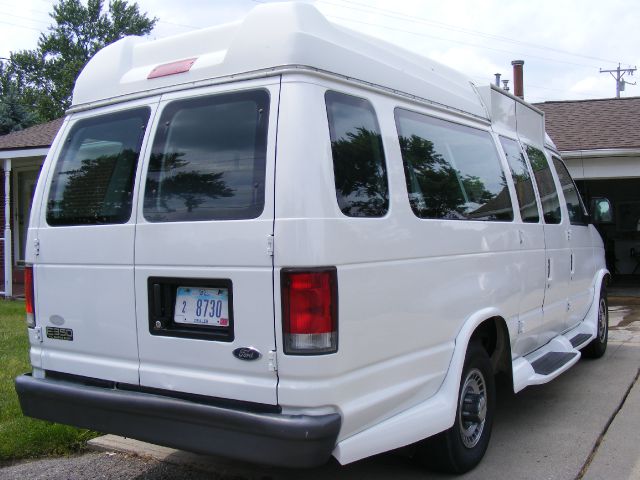 2001 Ford Econoline Wagon 4dr 4WD SLE Commercial