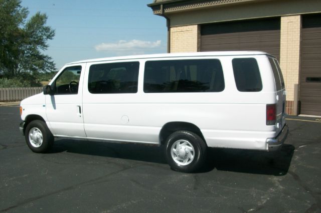 2002 Ford Econoline Wagon 4dr 4WD SLE Commercial