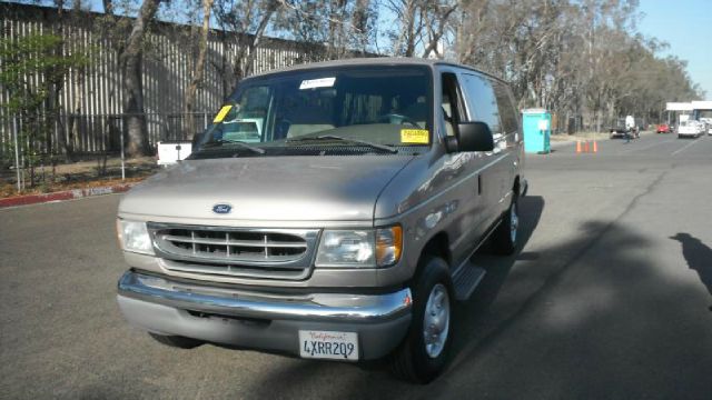 2002 Ford Econoline Wagon 4dr 4WD SLE Commercial
