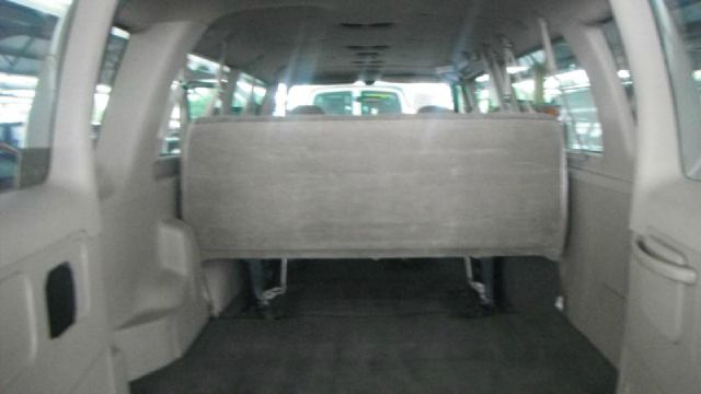 2002 Ford Econoline Wagon 4dr 4WD SLE Commercial