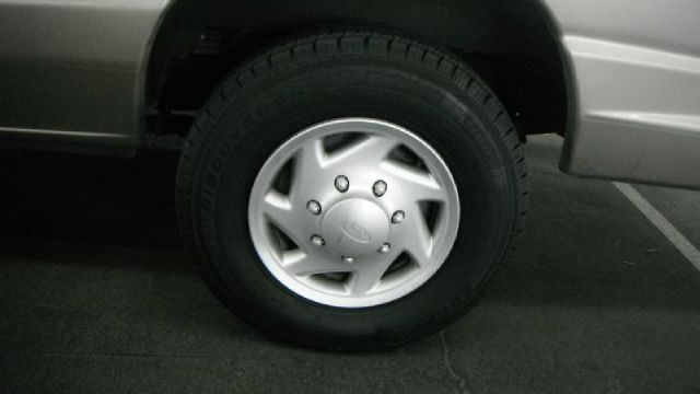 2002 Ford Econoline Wagon 4dr 4WD SLE Commercial