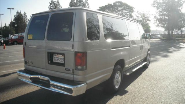 2002 Ford Econoline Wagon 4dr 4WD SLE Commercial