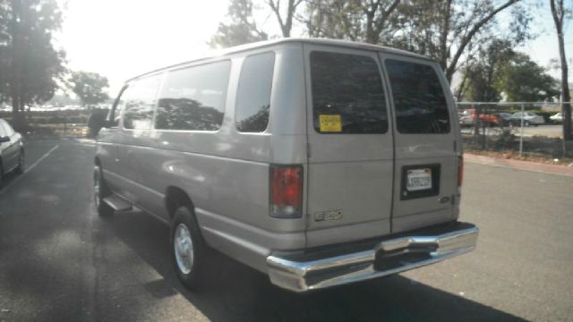 2002 Ford Econoline Wagon 4dr 4WD SLE Commercial