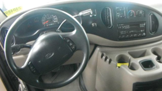 2002 Ford Econoline Wagon 4dr 4WD SLE Commercial