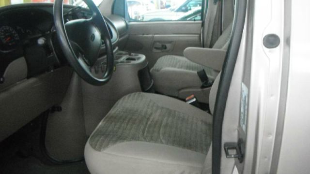 2002 Ford Econoline Wagon 4dr 4WD SLE Commercial