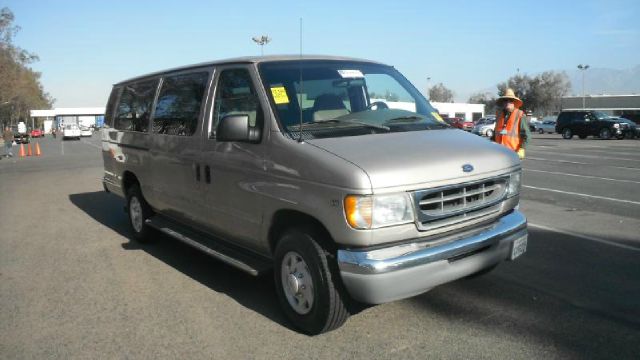 2002 Ford Econoline Wagon 4dr 4WD SLE Commercial