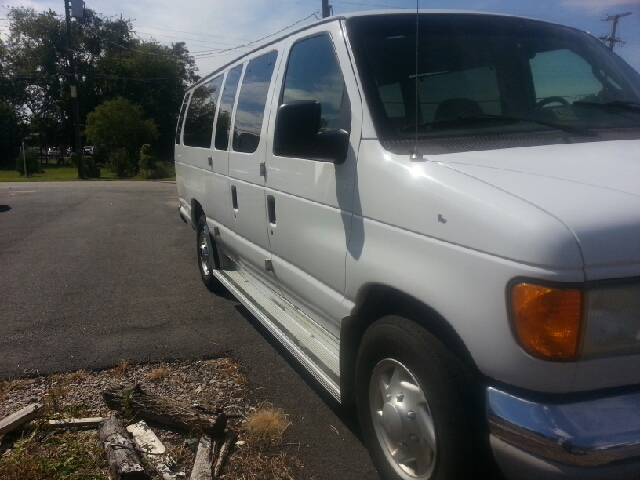 2003 Ford Econoline Wagon 2dr Cpe V6 Manual GT