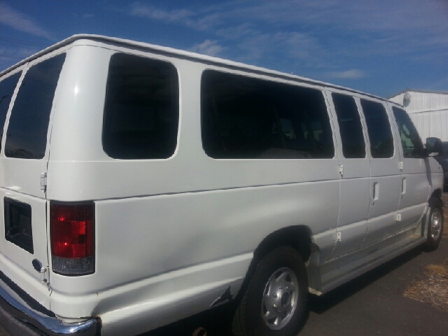 2003 Ford Econoline Wagon 2dr Cpe V6 Manual GT