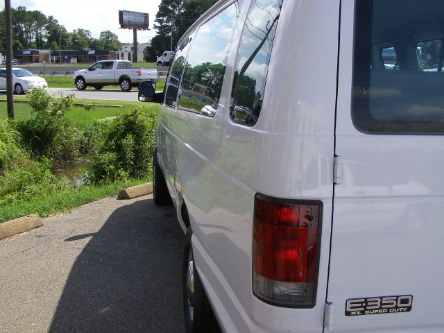 2003 Ford Econoline Wagon 2dr Cpe V6 Manual GT