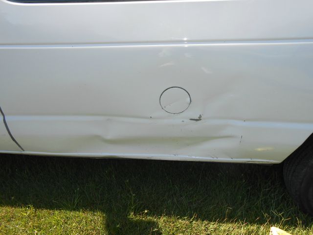 2004 Ford Econoline Wagon 2dr Cpe V6 Manual GT