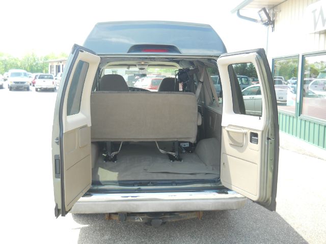 2004 Ford Econoline Wagon Premier Nav AWD
