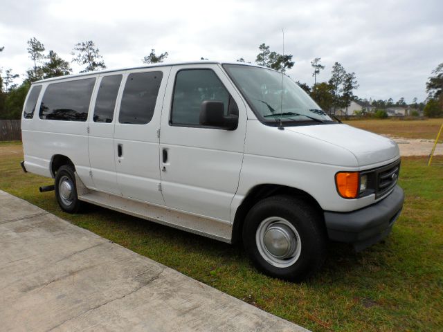 2004 Ford Econoline Wagon 2dr Cpe V6 Manual GT