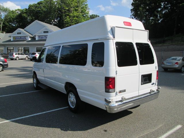 2005 Ford Econoline Wagon 2dr Cpe V6 Manual GT