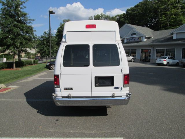 2005 Ford Econoline Wagon 2dr Cpe V6 Manual GT
