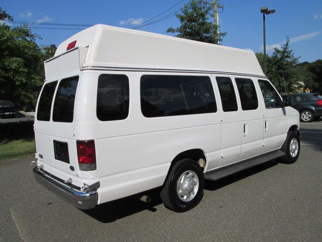 2005 Ford Econoline Wagon 2dr Cpe V6 Manual GT