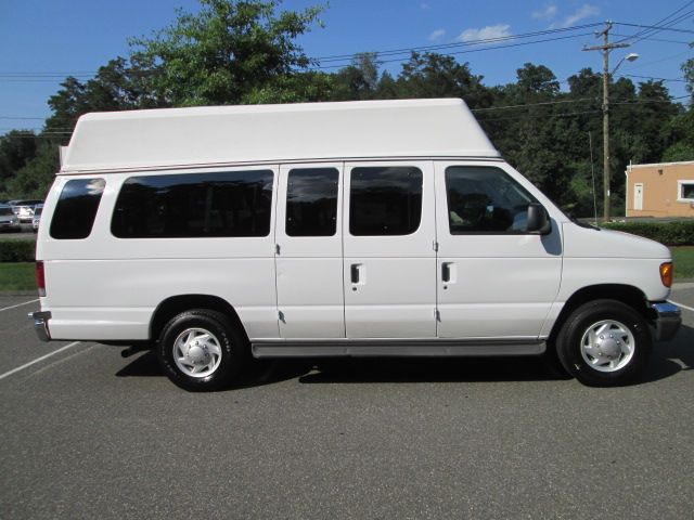 2005 Ford Econoline Wagon 2dr Cpe V6 Manual GT