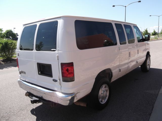 2005 Ford Econoline Wagon 2dr Cpe V6 Manual GT