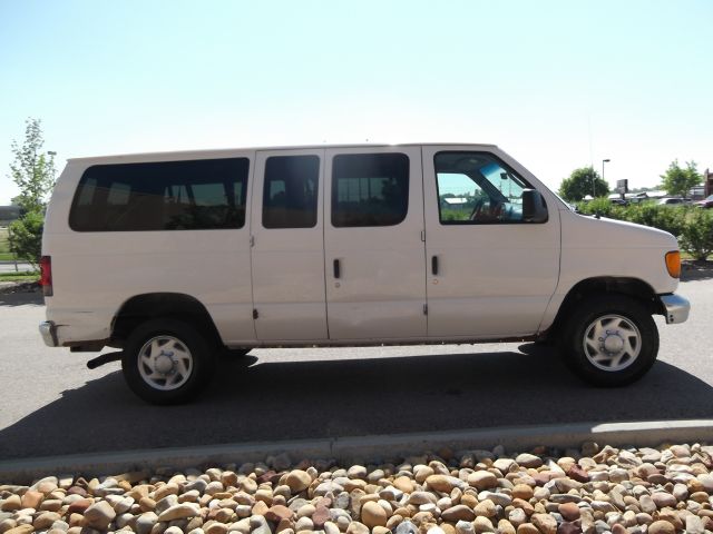 2005 Ford Econoline Wagon 2dr Cpe V6 Manual GT