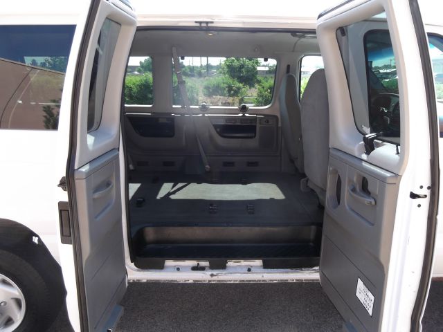 2005 Ford Econoline Wagon 2dr Cpe V6 Manual GT