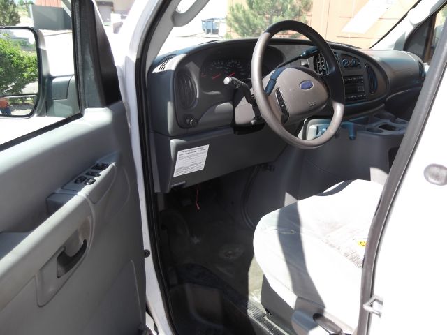 2005 Ford Econoline Wagon 2dr Cpe V6 Manual GT